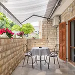 Lulu Apartment